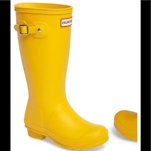 Hunter original yellow rain boot size 4G/3B, NEW.